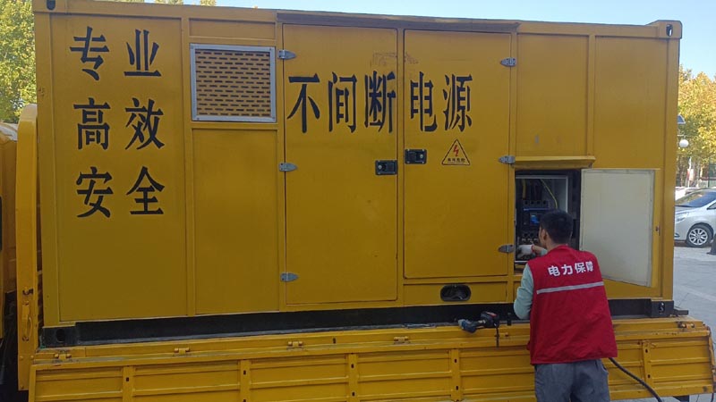 范县柴油发电机组和UPS电源配合使用时，如何避免切换过程中的电力中断？